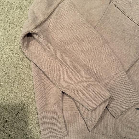 Abercrombie & Fitch Blush Crew Neck Sweater - Picture 3 of 3